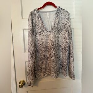 Ideology pullover hoodie size large.  The tie is missing.